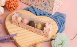 bombons em embalagem com visor transparente