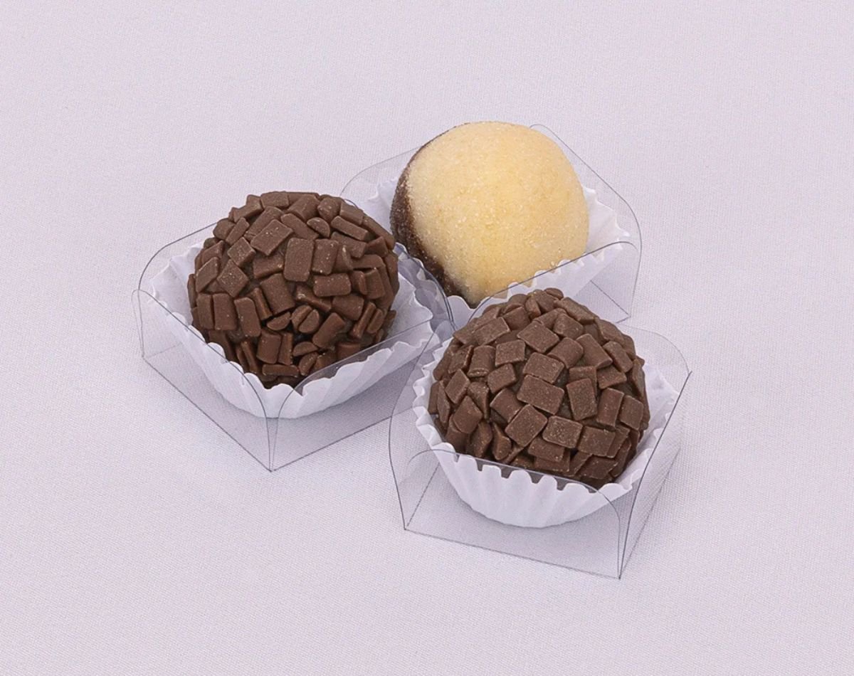 brigadeiros em caixetas de acetato